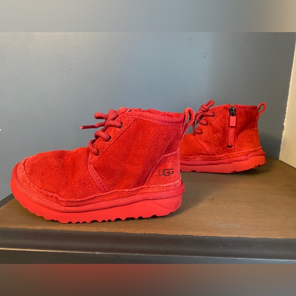 UGG Neumel Suede Lace Up Chukka Boots in Samba Red Size 11 Toddler - Picture 4 of 7